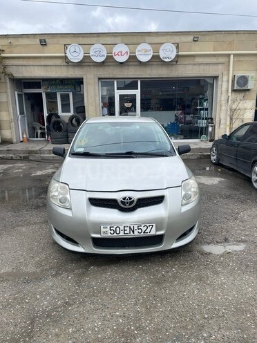 Toyota Auris-1