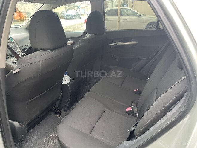 Toyota Auris-2