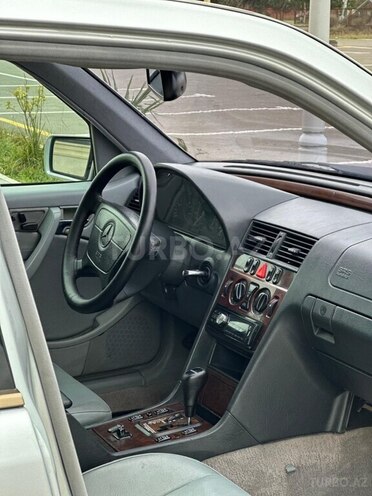 Mercedes C 230 1999, 175,000 km - 2.3 л - Saatlı