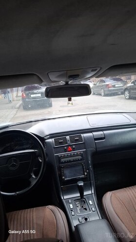 Mercedes E 240-15