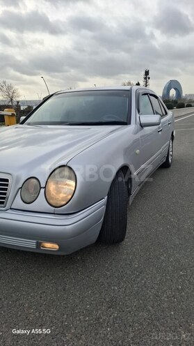 Mercedes E 240-12