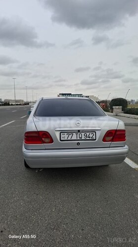 Mercedes E 240-17