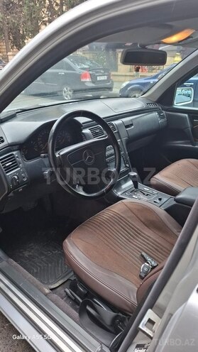 Mercedes E 240-8