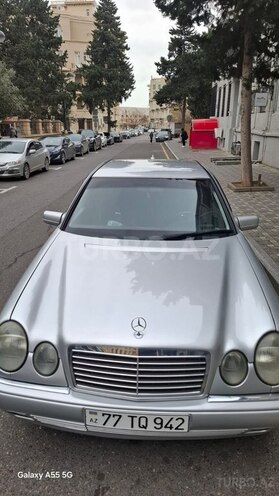 Mercedes E 240-4