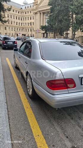 Mercedes E 240-16