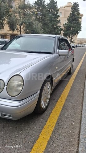 Mercedes E 240-2