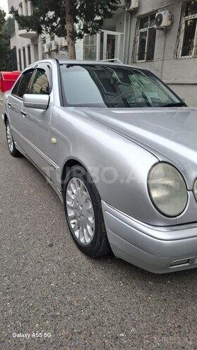 Mercedes E 240-3