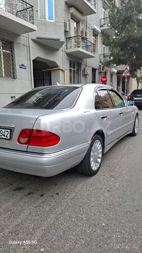 Mercedes E 240-6