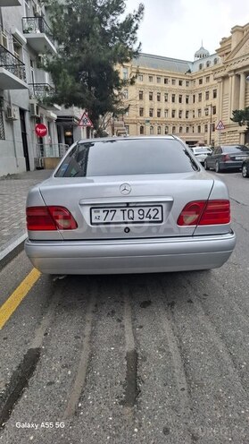 Mercedes E 240-5
