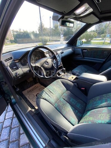 Mercedes E 240 1998, 413,651 km - 2.4 l - Bakı