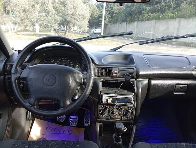 Opel Astra 1995, 555,000 km - 1.6 л - Bakı