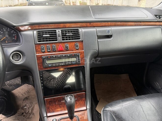 Mercedes E 240 2000, 183,708 km - 2.4 l - Sabirabad