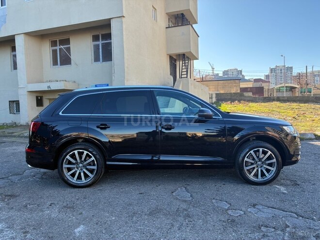 Audi Q7-6