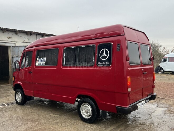 Mercedes 208 D 1992, 525,000 km - 2.3 l - Salyan