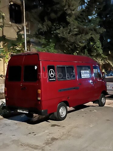 Mercedes 208 D 1992, 525,000 km - 2.3 l - Salyan