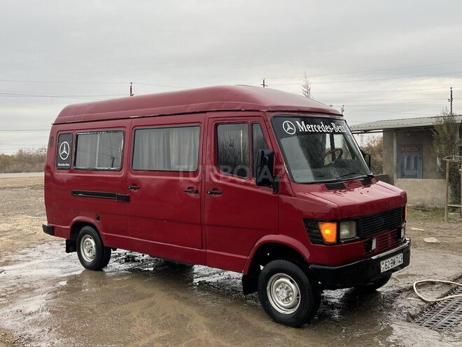 Mercedes 208 D 1992, 525,000 km - 2.3 l - Salyan