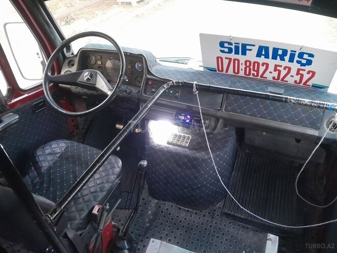 Mercedes 208 D 1992, 525,000 km - 2.3 l - Salyan