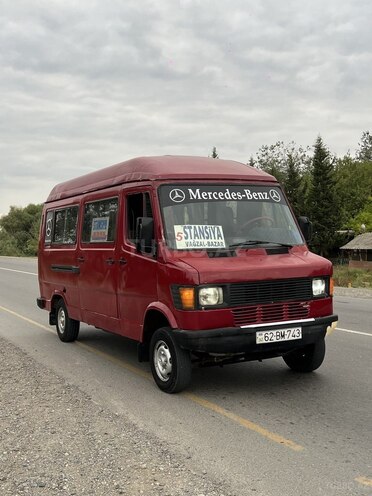 Mercedes 208 D 1992, 525,000 km - 2.3 l - Salyan