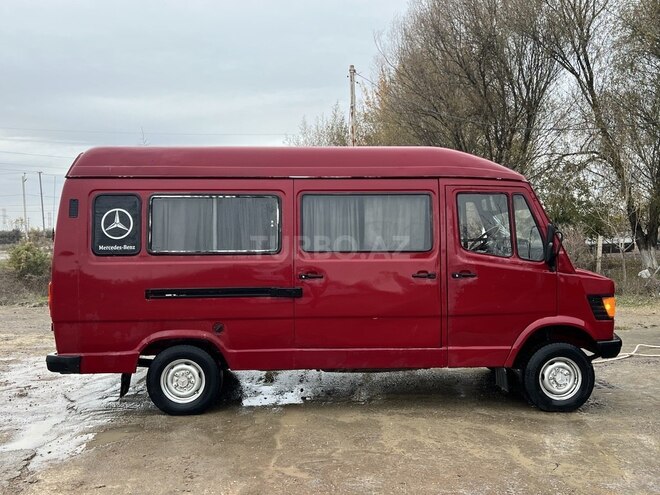 Mercedes 208 D 1992, 525,000 km - 2.3 l - Salyan