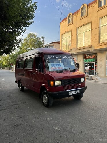 Mercedes 208 D 1992, 525,000 km - 2.3 l - Salyan