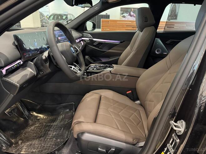 BMW 530e-12