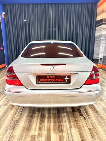 Mercedes E 270-8
