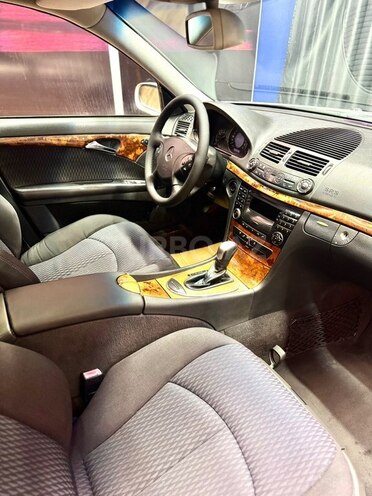 Mercedes E 270-16