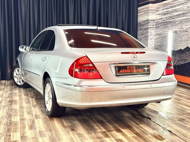 Mercedes E 270-9