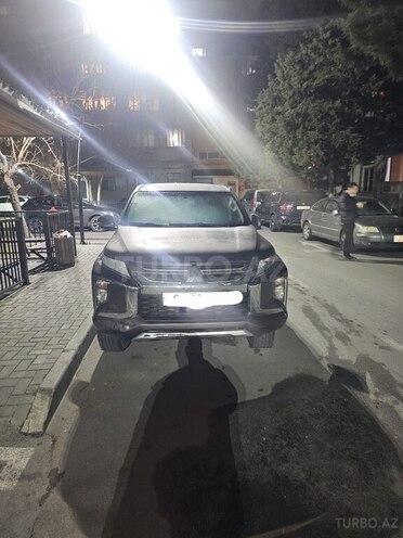 Mitsubishi L200 2021, 250,000 km - 2.5 л - Bakı