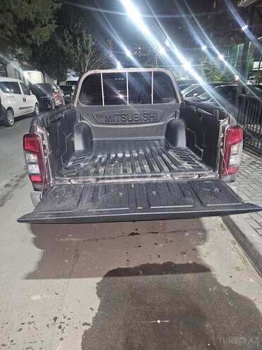 Mitsubishi L200 2021, 250,000 km - 2.5 л - Bakı