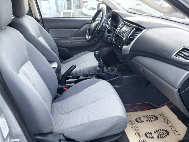 Mitsubishi L200-9