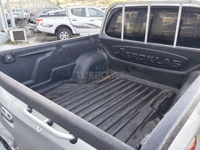 Mitsubishi L200-10