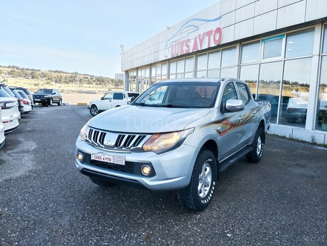 Mitsubishi L200-1