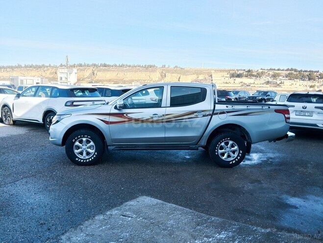 Mitsubishi L200-4