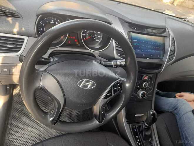 Hyundai Elantra-3