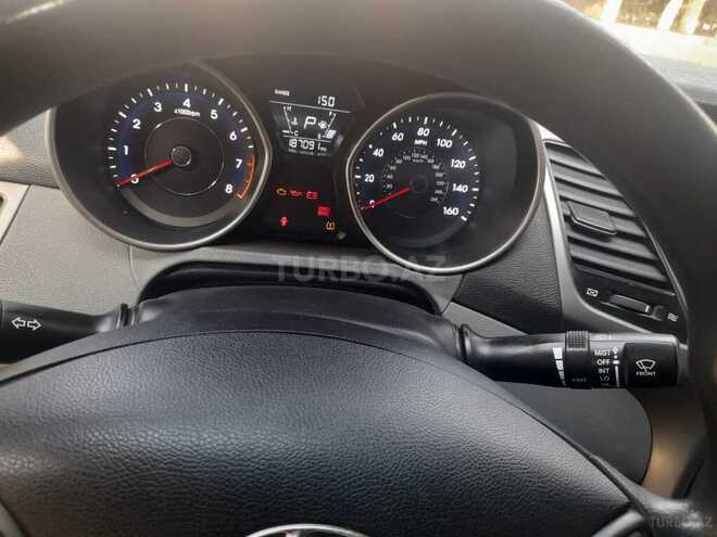 Hyundai Elantra-4