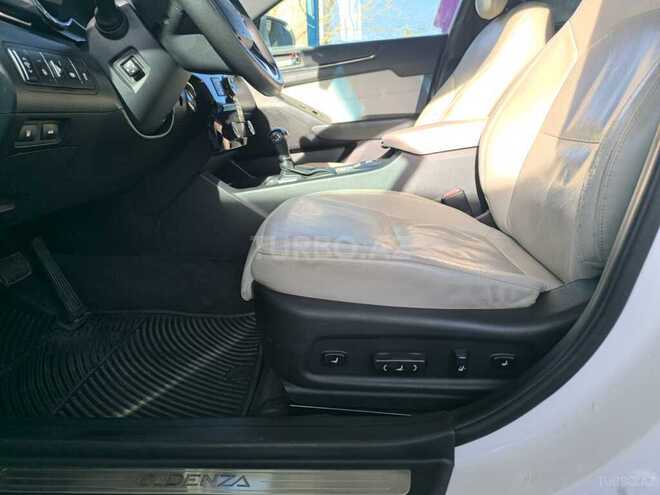Kia Cadenza-5