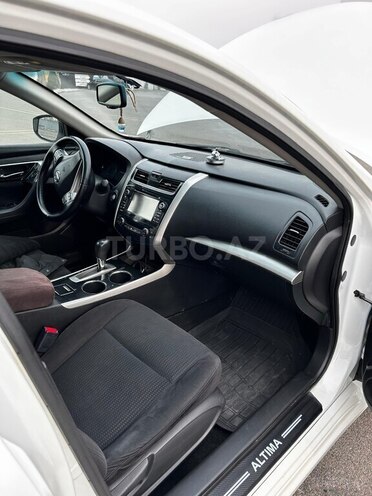 Nissan Altima-4