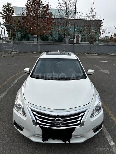 Nissan Altima-1