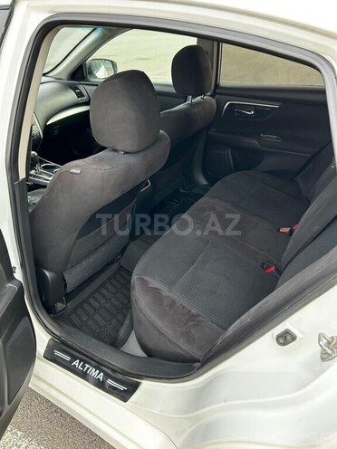 Nissan Altima-10