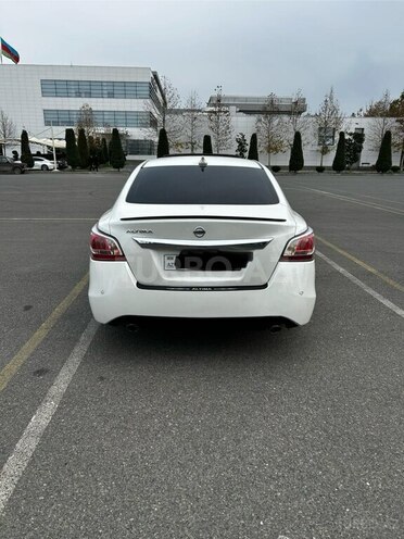 Nissan Altima-13