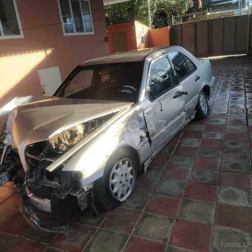 Mercedes C 200 1999, 215,000 km - 2.0 l - Cəlilabad