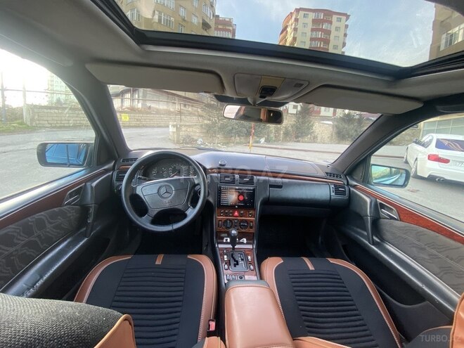 Mercedes E 240 1997, 245,540 km - 2.4 l - Bakı