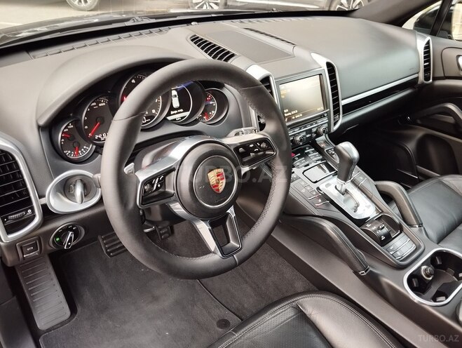 Porsche Cayenne-12