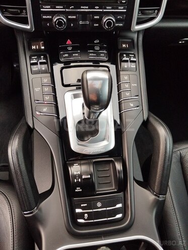 Porsche Cayenne-17