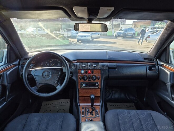 Mercedes E 240 1998, 380,000 km - 2.4 l - Bakı