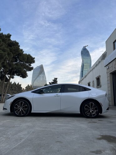 Toyota Prius-8