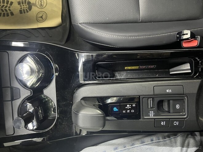 Toyota Prius-13