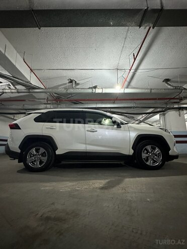 Toyota RAV4-6
