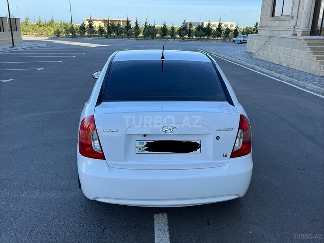 Hyundai Accent-16